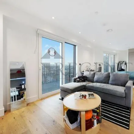 Rent this studio loft on 7A Exchange Gardens in London, SW8 1BG