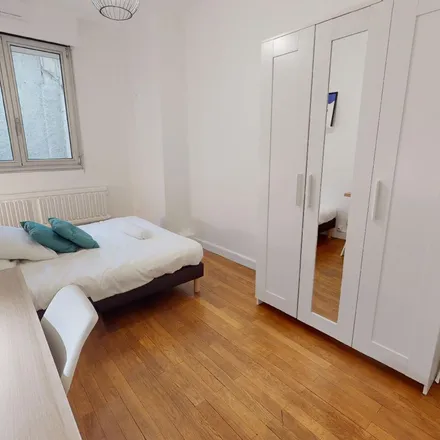 Rent this 5 bed apartment on 6 Avenue Leclerc in 69007 Lyon, France