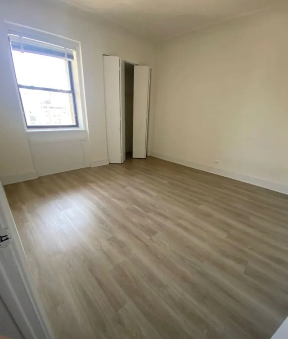150 West 25th Street, New York, NY 10001, USA | Room for rent