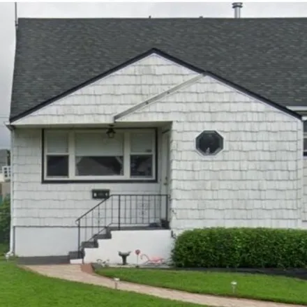 Buy this 3 bed house on 73 Jefferson Street in Menlo Park Terrace, Woodbridge Township