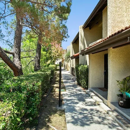 Image 2 - Kirby Hall, Scott Road, Los Angeles, CA 91504, USA - Townhouse for sale