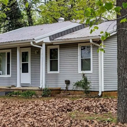 Buy this 2 bed house on 7 Dakota Drive in Cherokee Village, AR 72529