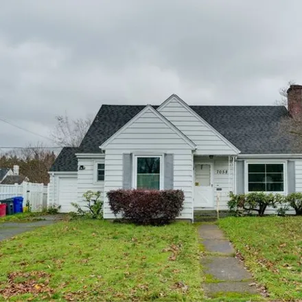Buy this 2 bed house on 7058 North Wellesley Avenue in Portland, OR 97203