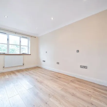 Image 3 - Duncombe Hill, London, SE23 1QY, United Kingdom - Apartment for rent