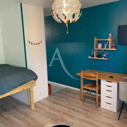 Rent this 1 bed apartment on 71 Boulevard d'Italie in 85000 La Roche-sur-Yon, France