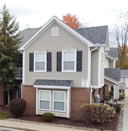 Buy this 2 bed condo on 3498 Lennox Village Drive in Fairlawn, OH 44333