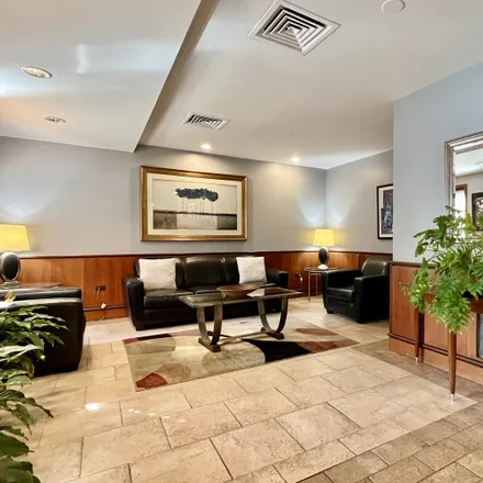 Image 3 - Sheridan Towers, 6030 North Sheridan Road, Chicago, IL 60660, USA - House for sale