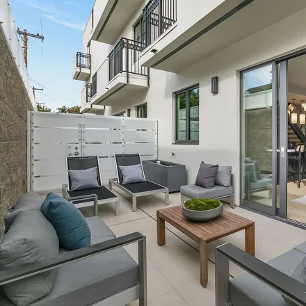 Image 4 - 321 South Elm Drive, Beverly Hills, CA 90212, USA - House for rent
