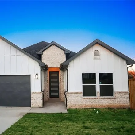 Rent this 3 bed house on 3208 Northwest 31st Street in Fort Worth, TX 76106