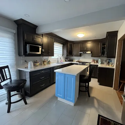 Rent this 2 bed house on Mississauga in Central Erin Mills, CA