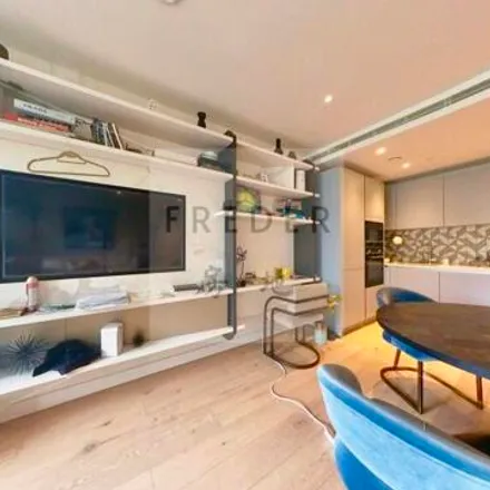 Rent this 2 bed room on The Denizen in 43 Golden Lane, Barbican