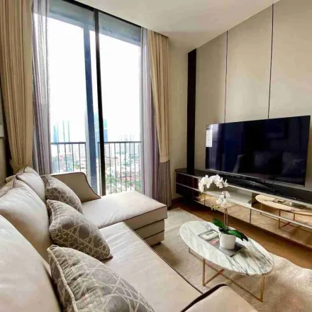 Rent this 1 bed apartment on Soi Sukhumvit 33 in Vadhana District, 10110