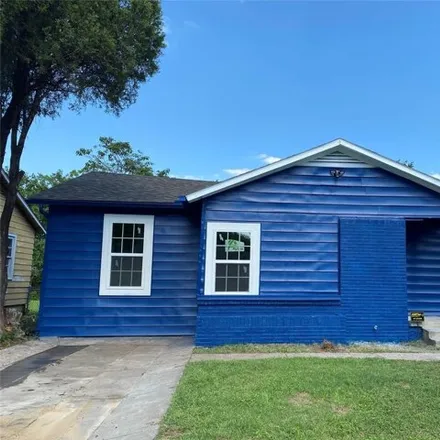 Rent this 3 bed house on 3871 Dowdell St in Fort Worth, Texas