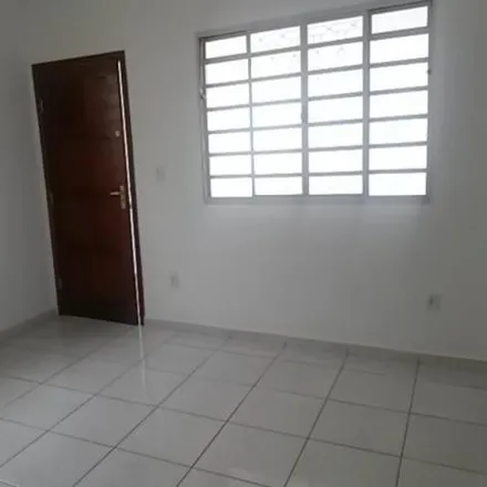 Rent this 2 bed house on Rua João Pinheiro in Centro, Alfenas - MG