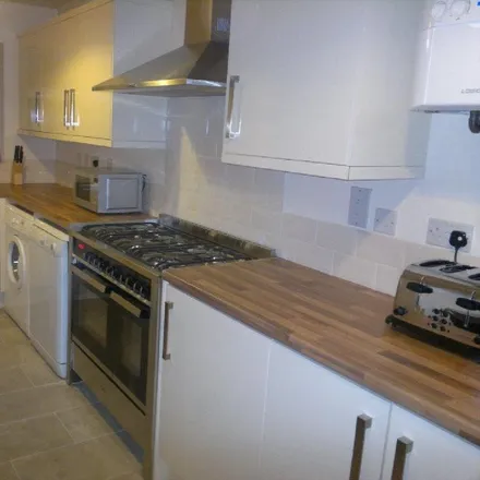 Rent this 6 bed room on 74 Beeston Road in Nottingham, NG7 2JP