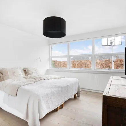 Rent this 6 bed apartment on Solsortevej 27 in 2970 Hørsholm, Denmark