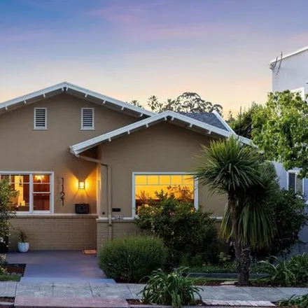 Buy this 4 bed house on 1121 Rose Avenue in Oakland, CA 94610