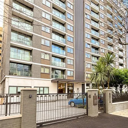 Rent this 3 bed apartment on Lords View (2-83) in Oak Tree Road, London