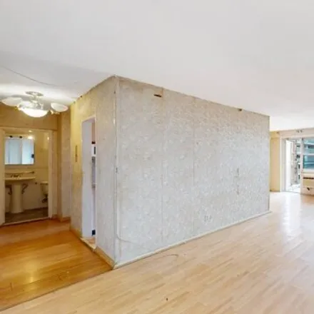 Image 2 - 458 West 5th Street, New York, NY 11224, USA - Apartment for sale
