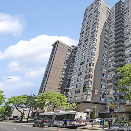 Buy this 1 bed townhouse on Shoreline Towers in 6301 North Sheridan Road, Chicago
