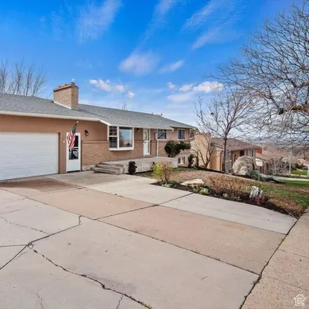 Image 2 - 252 East Bernard Street North, Centerville, UT 84014, USA - House for sale