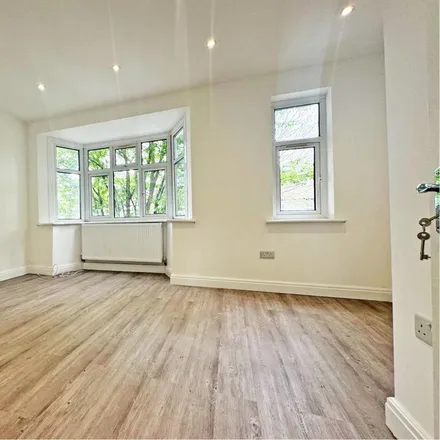 Image 6 - Varley Road, Custom House, London, E16 3NS, United Kingdom - Townhouse for rent