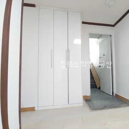 Rent this 2 bed apartment on 서울특별시 강남구 청담동 10-1