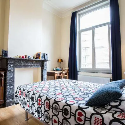 Rent this 6 bed apartment on Rue Louis Hap - Louis Hapstraat 223 in 1040 Etterbeek, Belgium