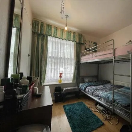 Image 6 - Baker House, Bromley High Street, Bromley-by-Bow, London, E3 3BN, United Kingdom - Apartment for sale