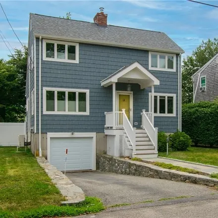 Rent this 3 bed house on 59 Berkley Avenue in Portsmouth, RI 02871