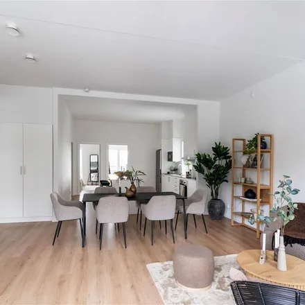 Rent this 4 bed apartment on Torbenfeldvej 2B in 2665 Vallensbæk, Denmark