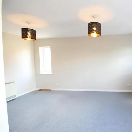 Image 3 - Redoubt Close, Hitchin, SG4 0FR, United Kingdom - Apartment for rent