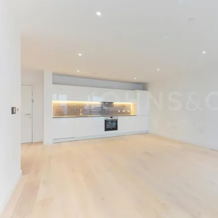 Image 3 - Liner House, Starboard Way, London, E16 2PN, United Kingdom - Apartment for rent