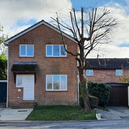 Image 1 - Titchfield Close, Tadley, RG26 3UG, United Kingdom - House for rent