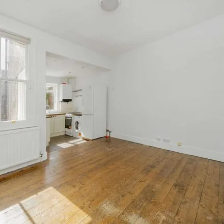 Rent this 2 bed townhouse on Eleanor Road in London, N11 2QQ