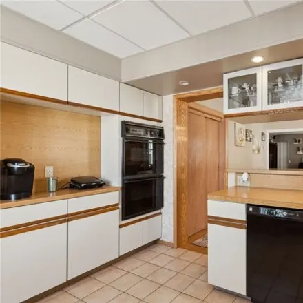 Image 7 - 70-29 69th Street, New York, NY 11385, USA - House for sale