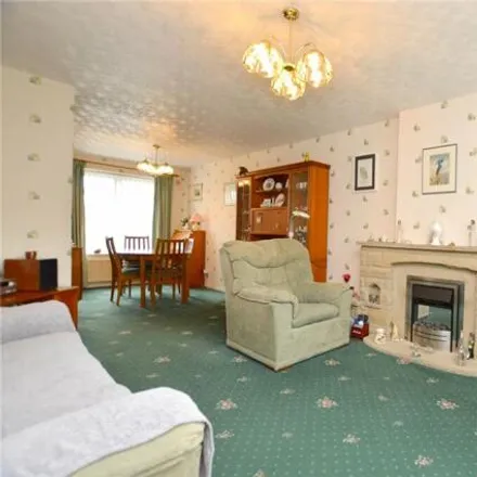 Image 2 - New Park Croft, Farsley, LS28 5TT, United Kingdom - House for sale