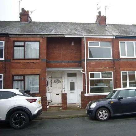 Rent this 2 bed townhouse on West Street in Old Goole, DN14 6EW