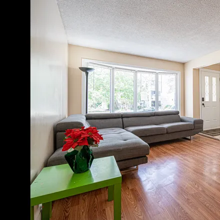 Rent this 3 bed duplex on 273 Cedar Avenue in Richmond Hill, ON L4C 8T3