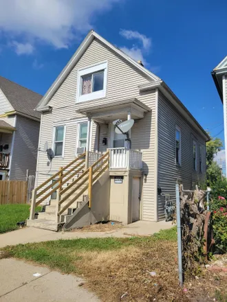 Buy this studio duplex on 2020 West Lincoln Avenue in Milwaukee, WI 53215