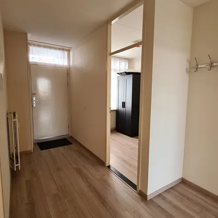 Rent this 3 bed apartment on Lange Hilleweg 302 in 3073 BZ Rotterdam, Netherlands