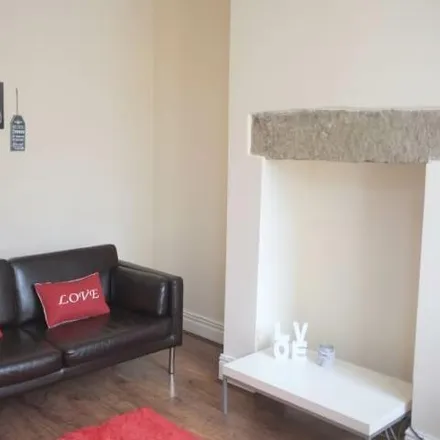 Image 5 - Knowle Terrace, Leeds, LS4 2PA, United Kingdom - House for rent