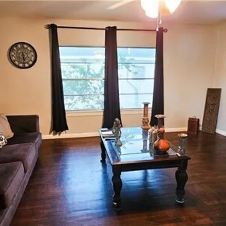 Image 2 - 2117 Ebony Avenue, Casa Bonita Colonia, McAllen, TX 78501, USA - House for sale