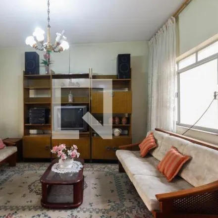 Rent this 3 bed house on Assembleia de Deus in Rua Olívio Guelfi, Penha