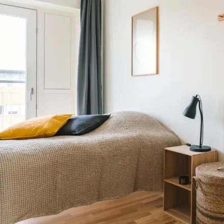 Rent this 4 bed room on Teglholm Brygge in Teglholmsgade, 2450 København SV