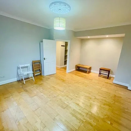 Image 6 - Princess Park Manor, Baron Close, London, N11 3PS, United Kingdom - Apartment for rent