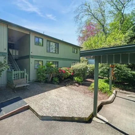 Buy this 2 bed condo on 550 Cherry Drive in Eugene, OR 97401