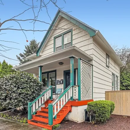 Buy this 2 bed house on 5112 Northeast Glisan Street in Portland, OR 97213