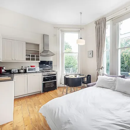 Rent this 1 bed townhouse on London in W11 1EA, United Kingdom
