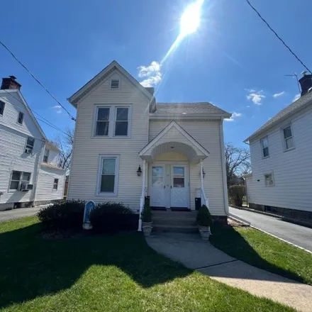 Rent this 3 bed apartment on 29 East Hanover Avenue in Morris Township, NJ 07950